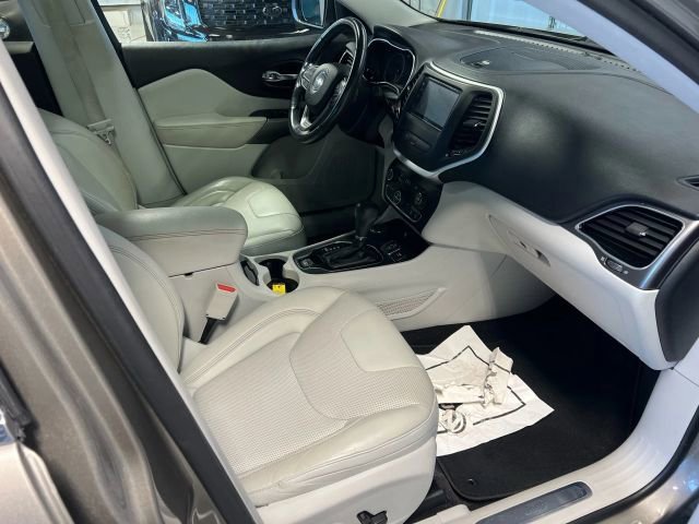 Used 2019 Jeep Cherokee Limited image 12