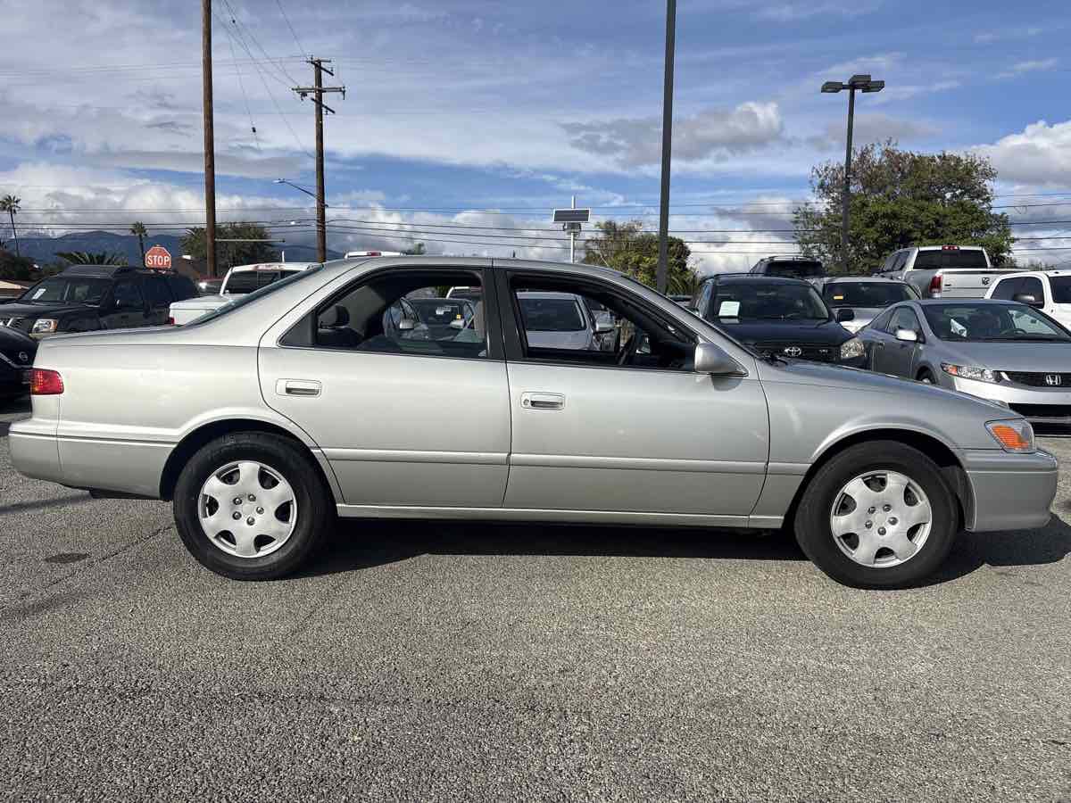 Used 2000 Toyota Camry LE w/ Value Pkg 4 image 4