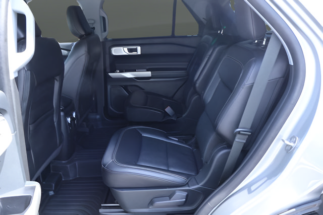 Used 2023 Ford Explorer Limited w/ Limited Technology Package RWD image 15