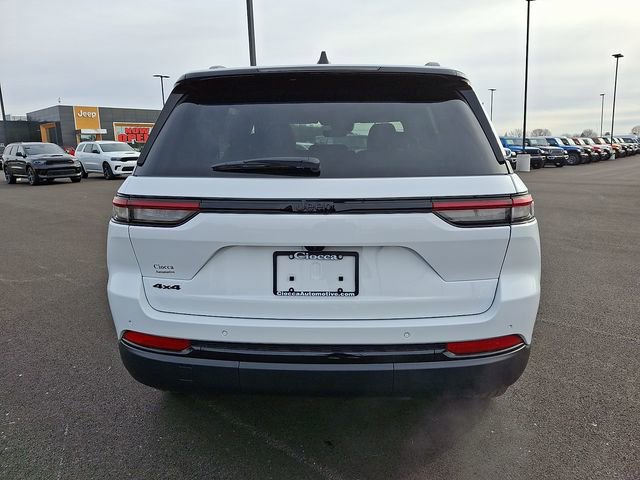 New 2025 Jeep Grand Cherokee Altitude image 9
