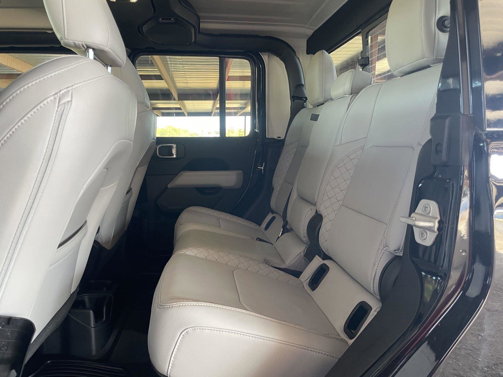 Used 2023 Jeep Gladiator Overland image 29