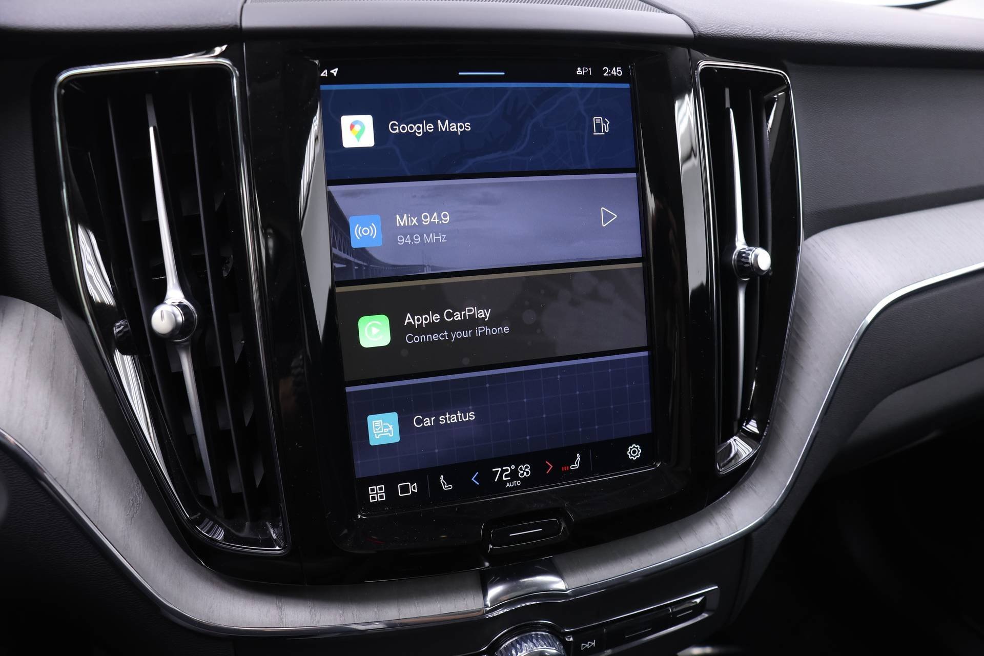 Certified 2025 Volvo XC60 B5 Plus image 8