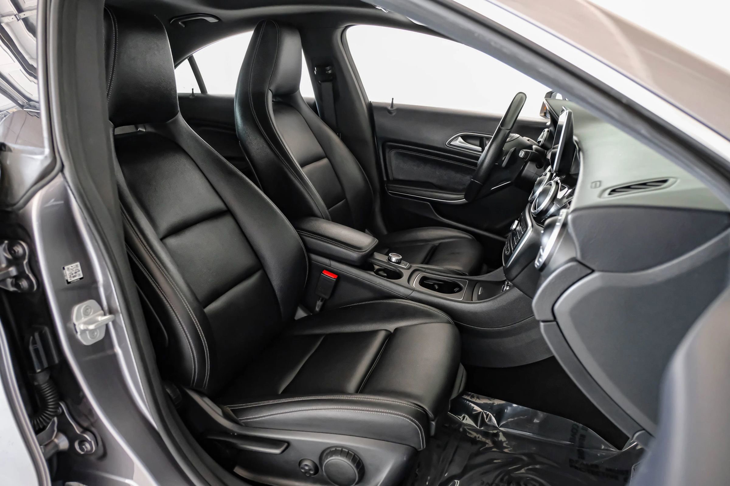 Used 2016 Mercedes-Benz CLA 250 4MATIC w/ Premium 1 Package image 31