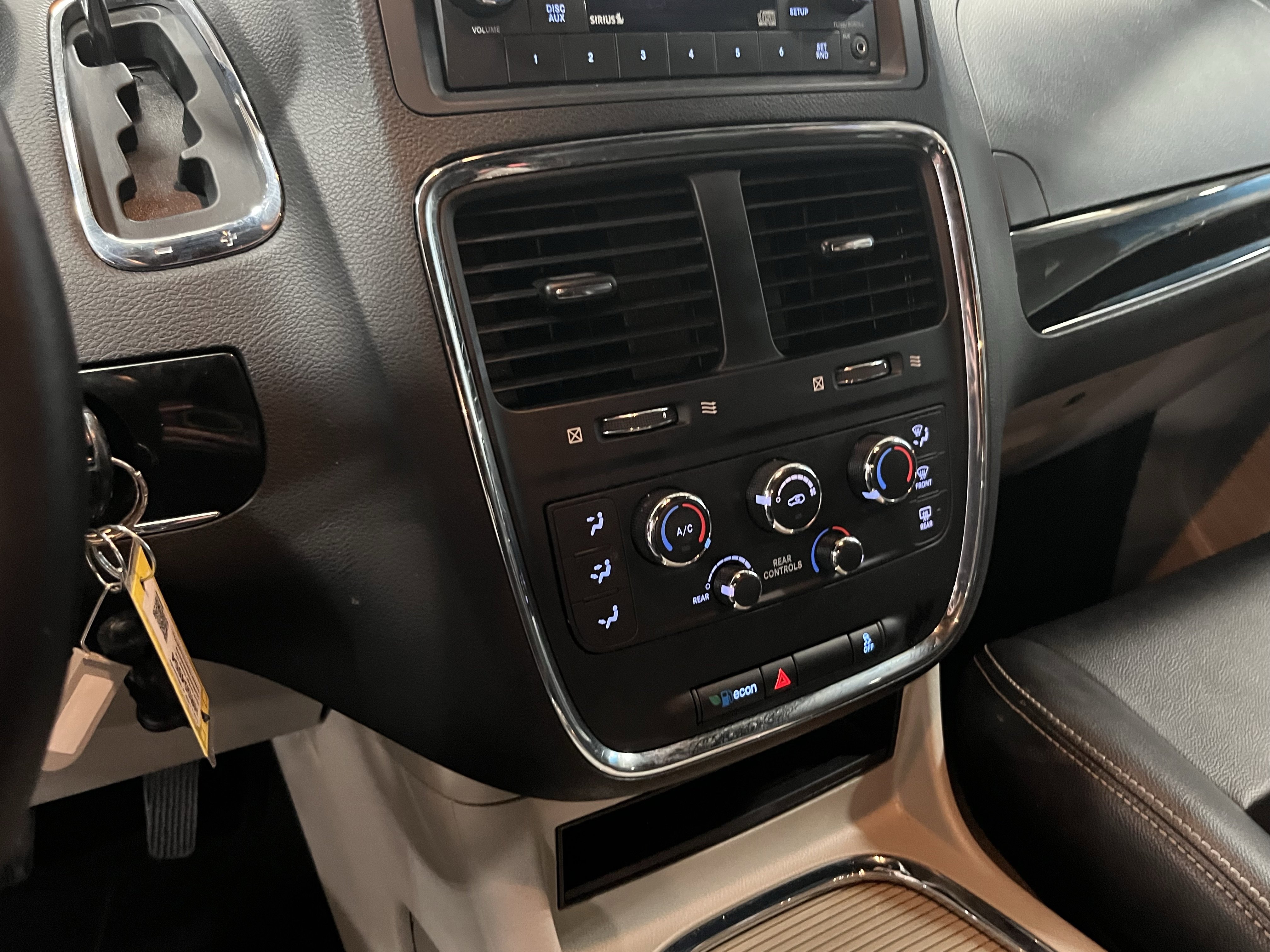 Used 2017 Dodge Grand Caravan SXT FWD image 21