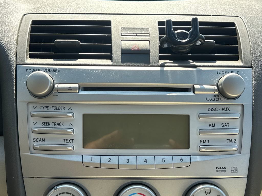Used 2011 Toyota Camry LE FWD image 25