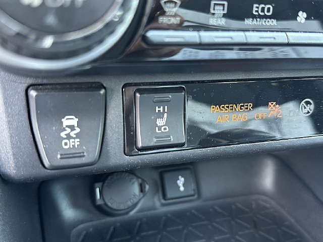 Used 2021 Toyota RAV4 XLE Premium FWD image 33