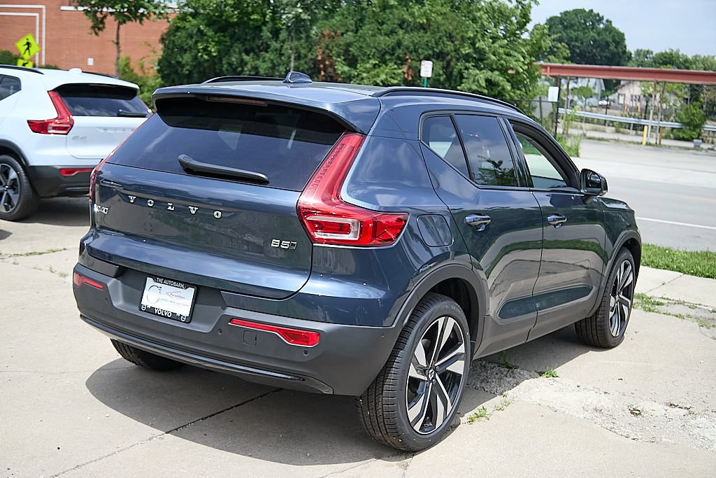 New 2026 Volvo XC40 B5 Plus w/ Climate Package AWD/4WD image 9