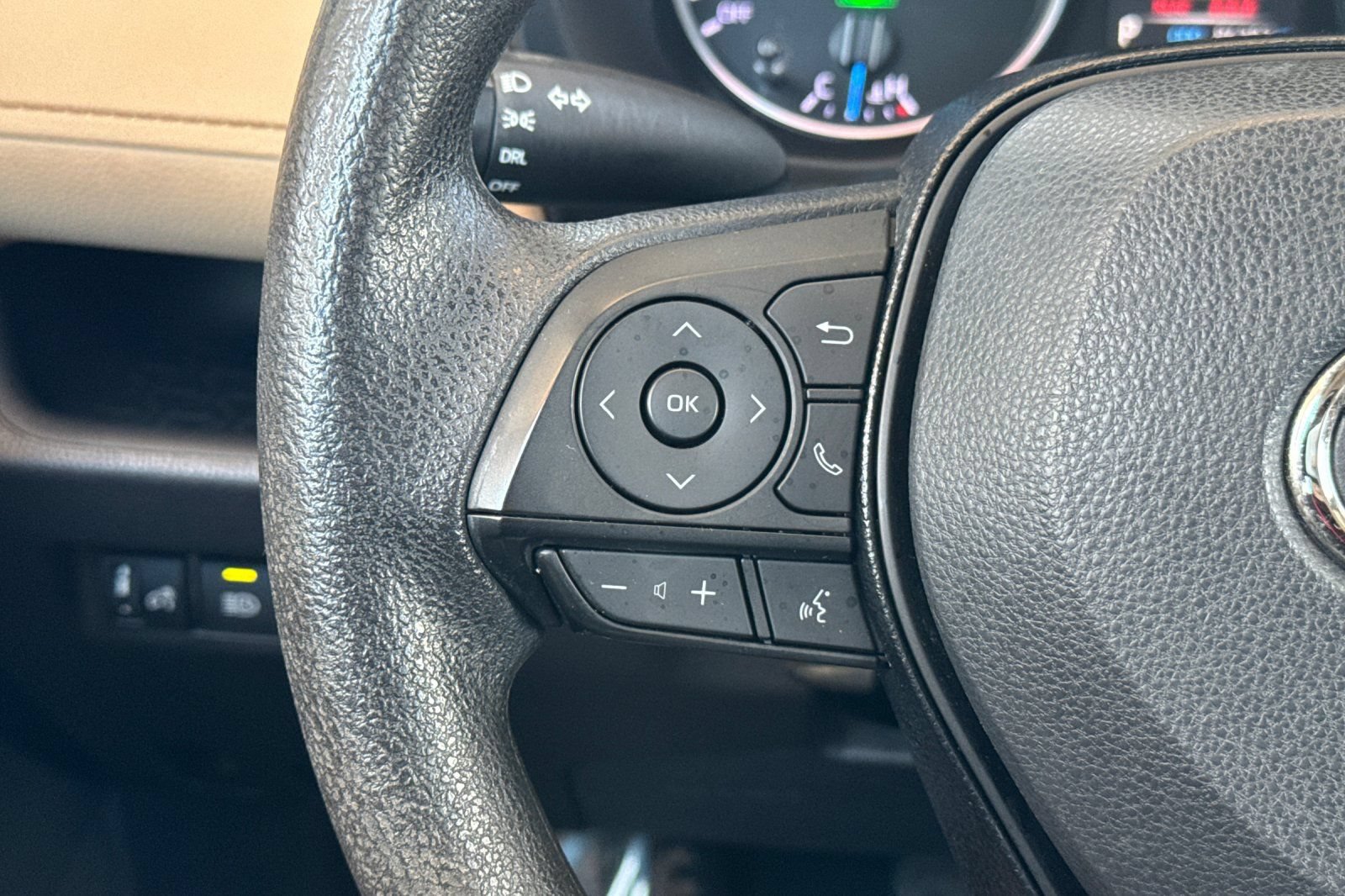Certified 2021 Toyota RAV4 LE AWD/4WD image 28
