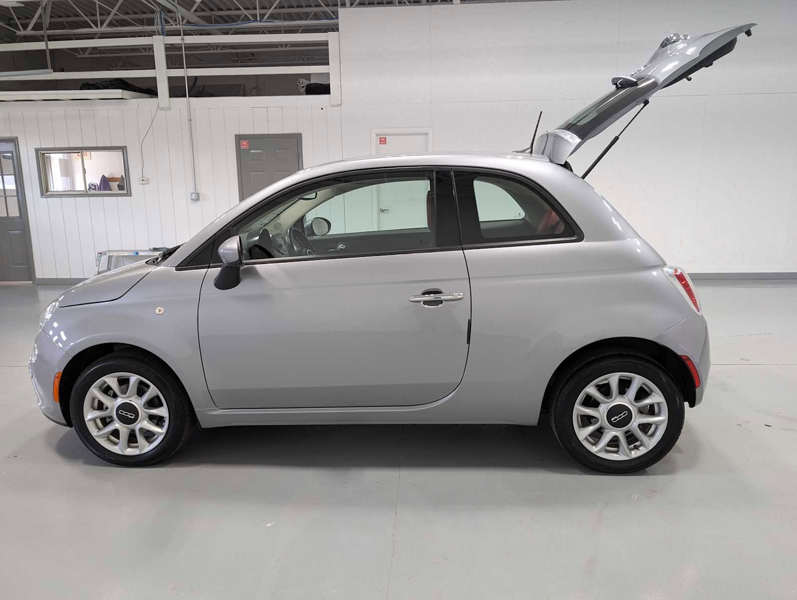 Used 2017 FIAT 500 Pop FWD image 10