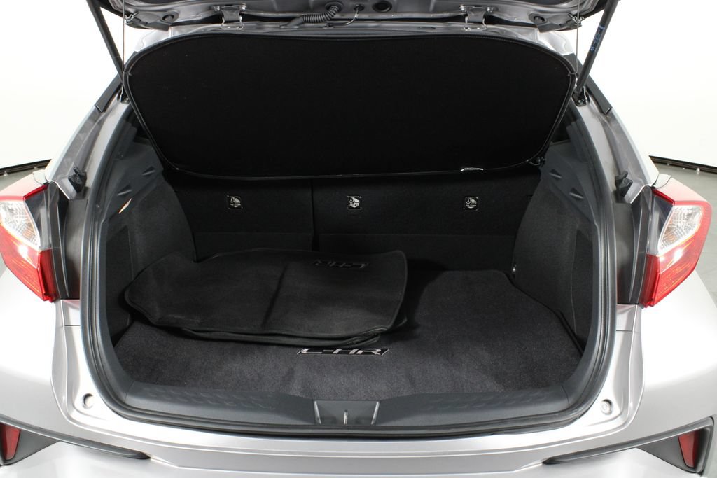 Used 2020 Toyota C-HR XLE FWD image 17