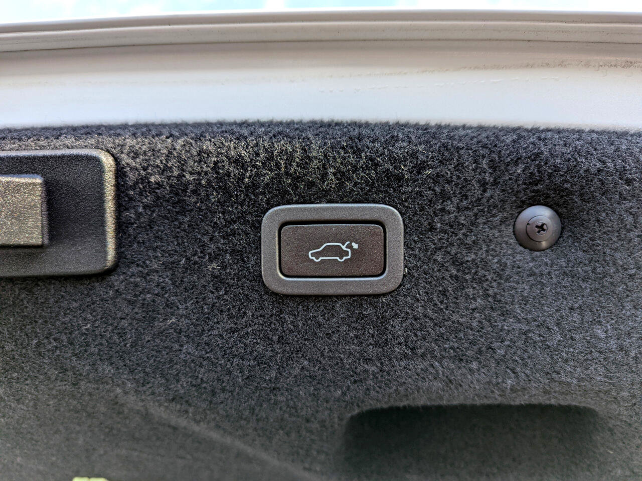 Used 2017 Jaguar XF R-Sport image 43