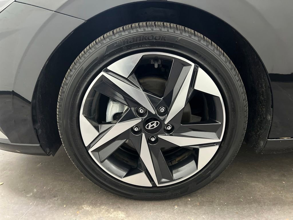Used 2023 Hyundai Elantra Limited image 30