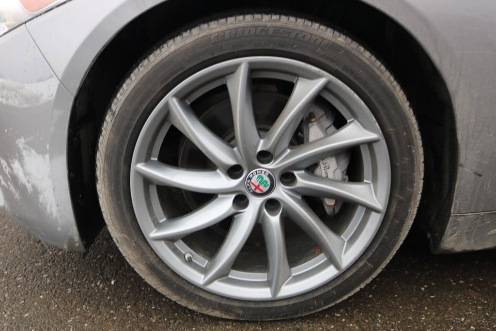 Used 2017 Alfa Romeo Giulia AWD image 9