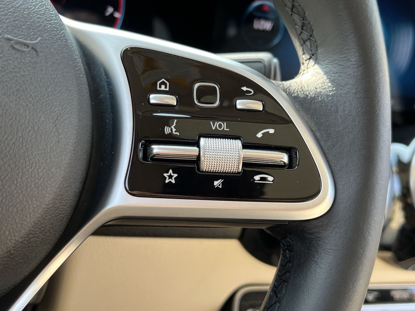 Certified 2022 Mercedes-Benz GLB 250 4MATIC image 37