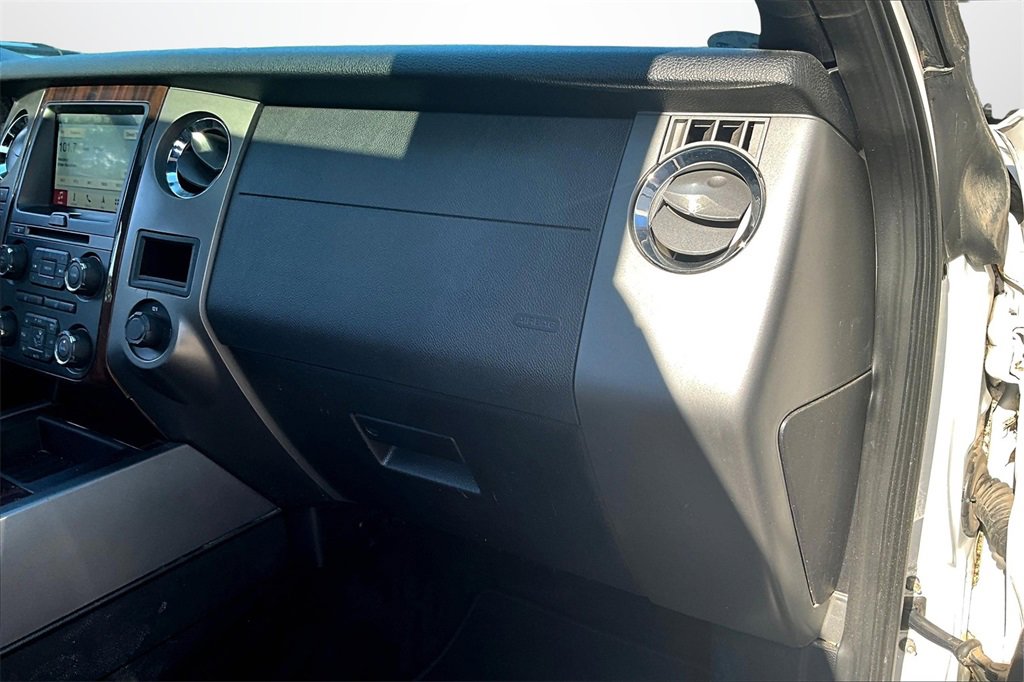 Used 2016 Ford Expedition Platinum image 25