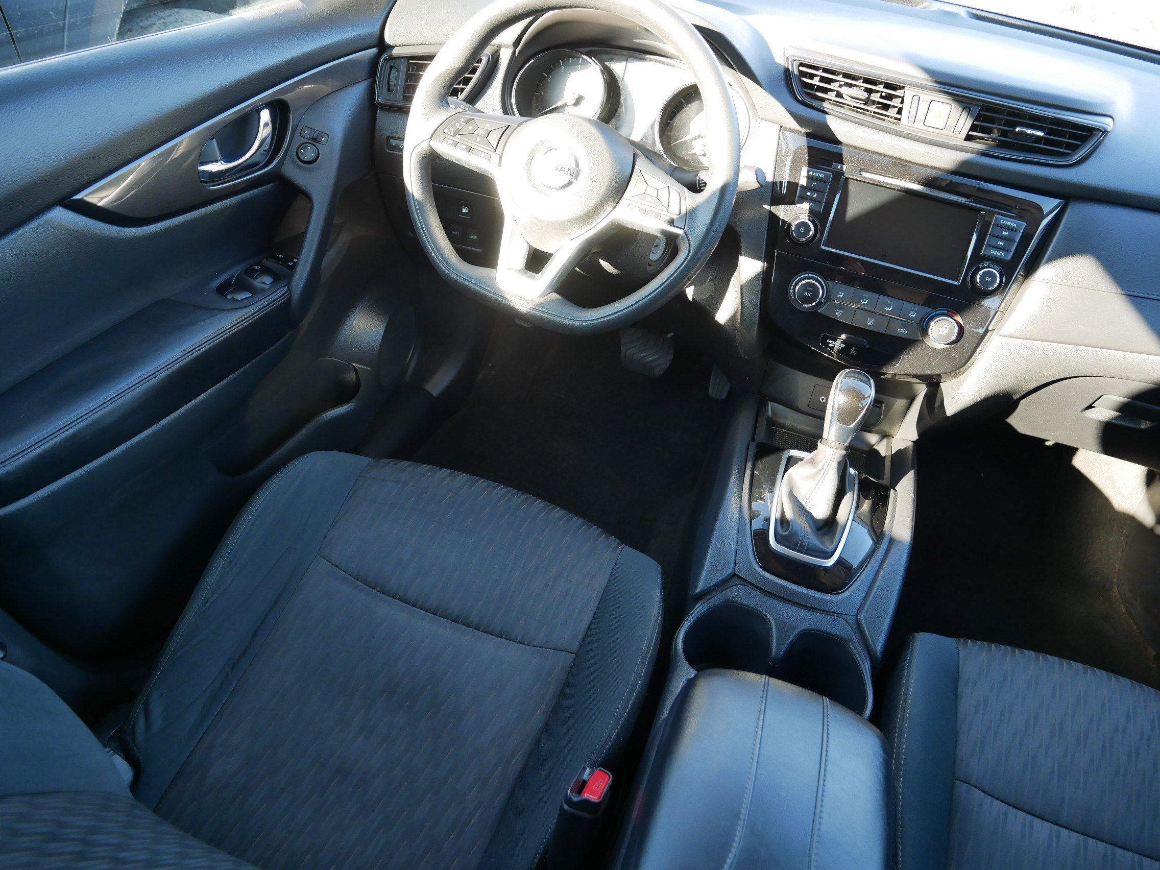 Used 2018 Nissan Rogue S image 9