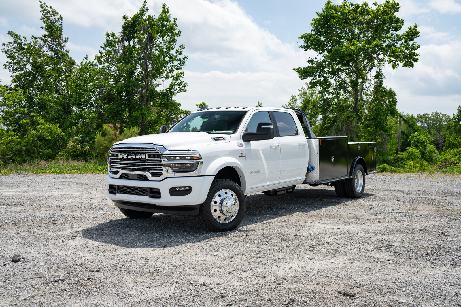 New 2026 RAM 4500 4x4 Crew Cab DRW w/ Laramie Trim Package image 4