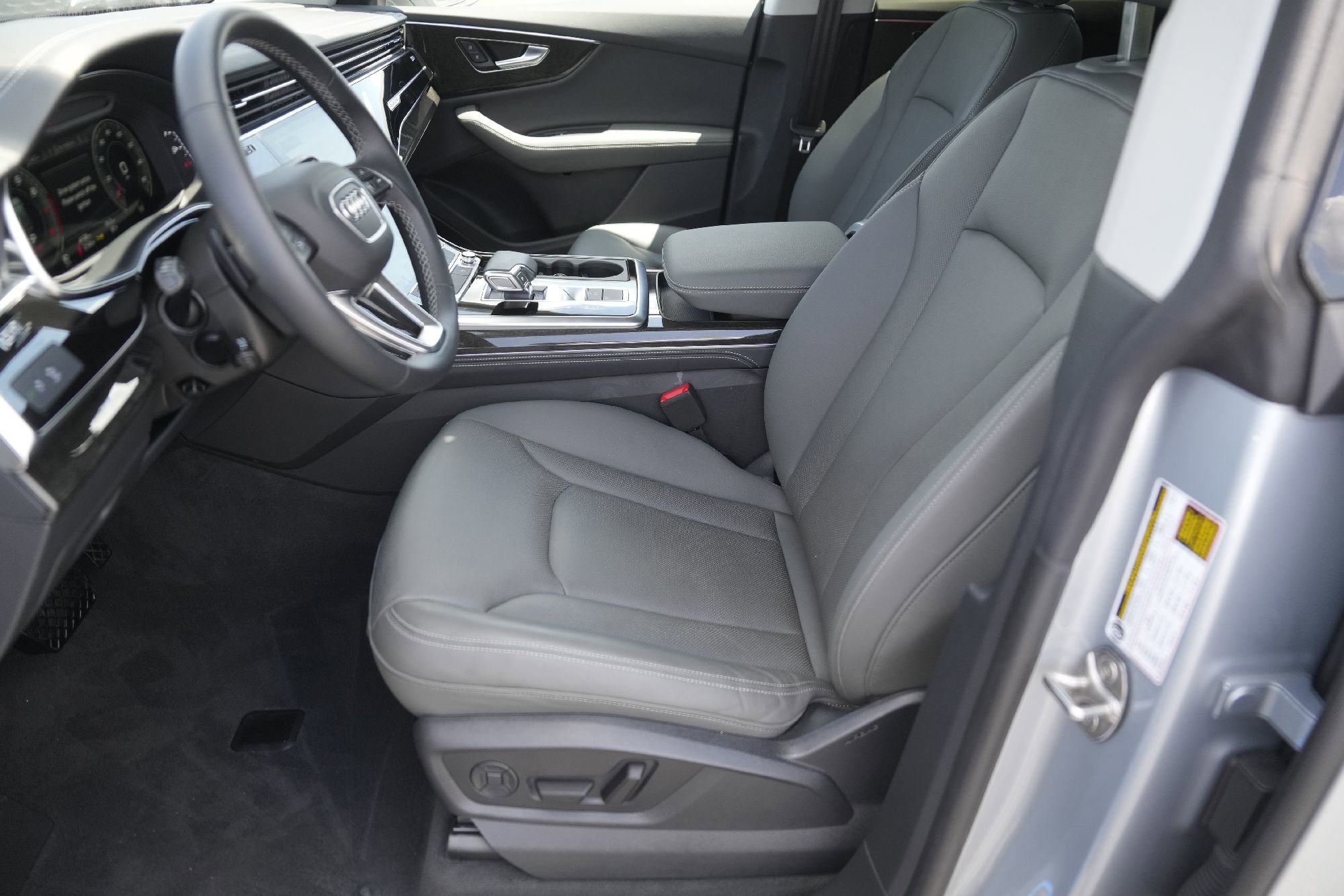 Certified 2025 Audi Q8 Premium Plus w/ Premium Plus Package image 9