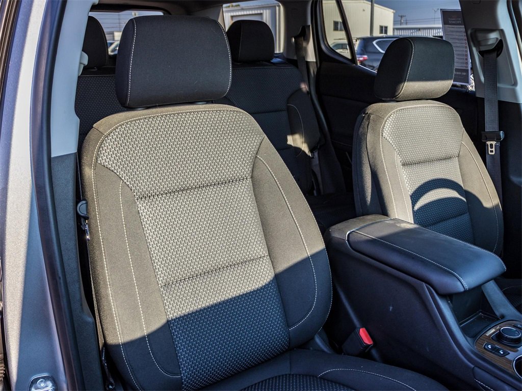 Used 2023 GMC Acadia SLE w/ Driver Convenience Package image 13