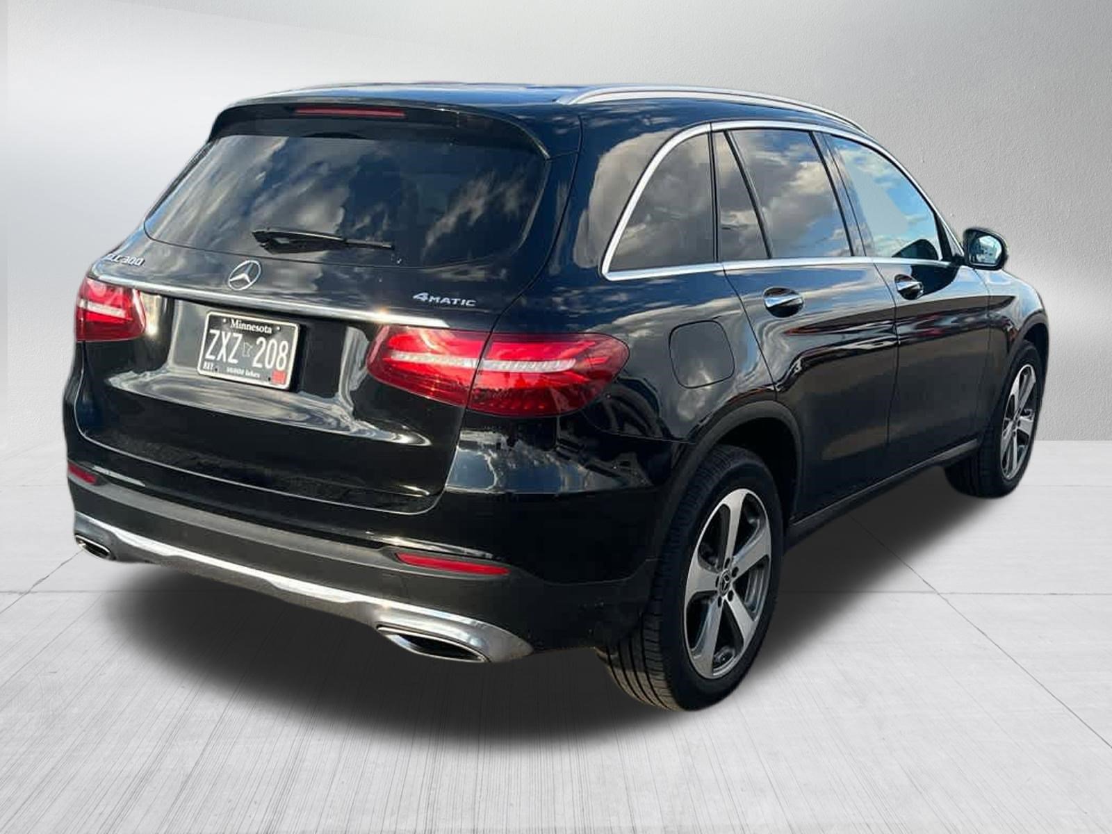 Used 2019 Mercedes-Benz GLC 300 4MATIC image 3