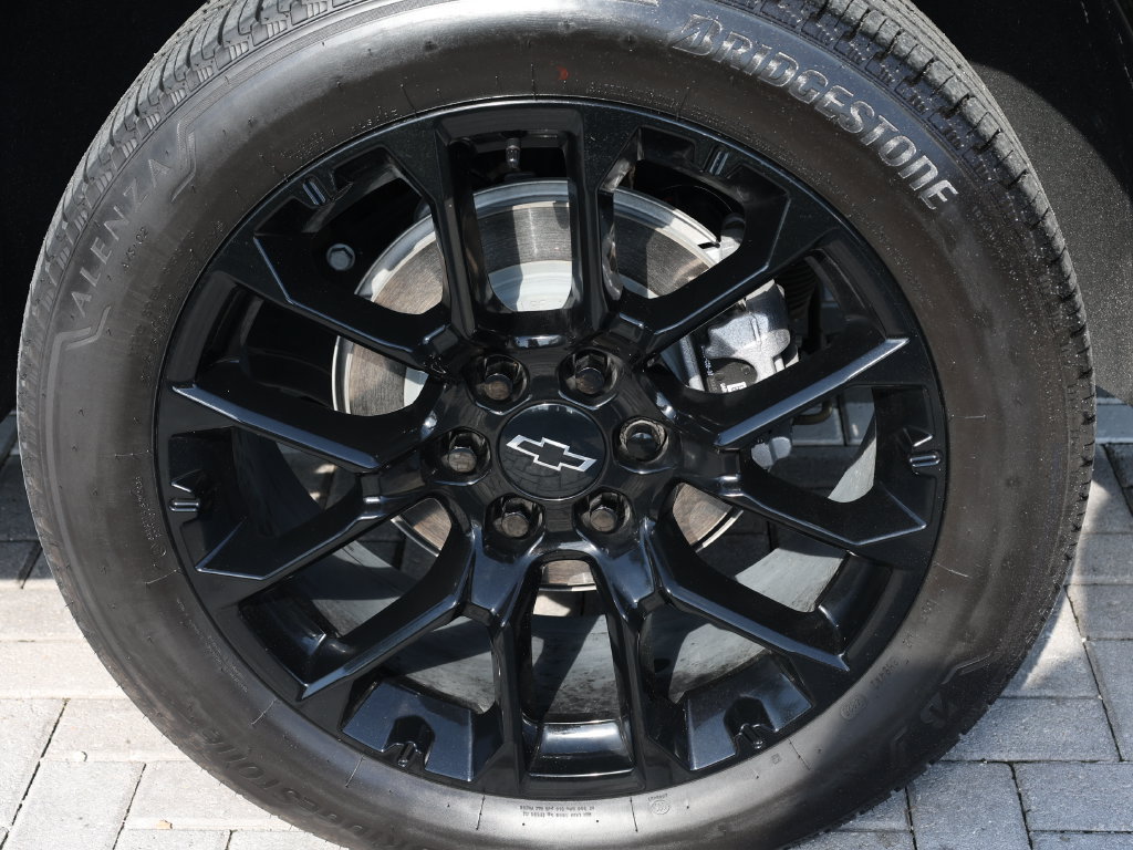 Used 2026 Chevrolet Suburban High Country RWD image 47