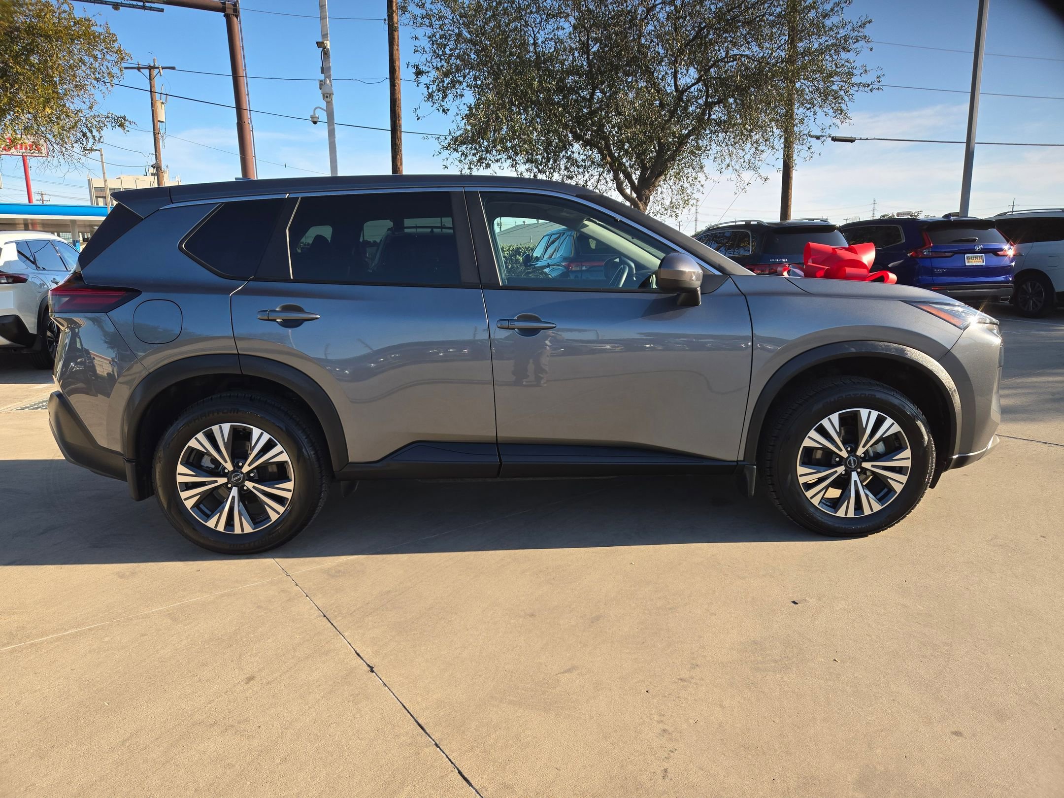 Used 2023 Nissan Rogue SV image 8