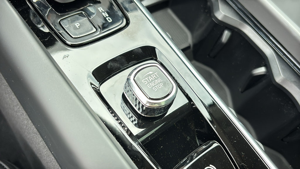 New 2027 Volvo XC60 B5 Plus AWD/4WD image 15