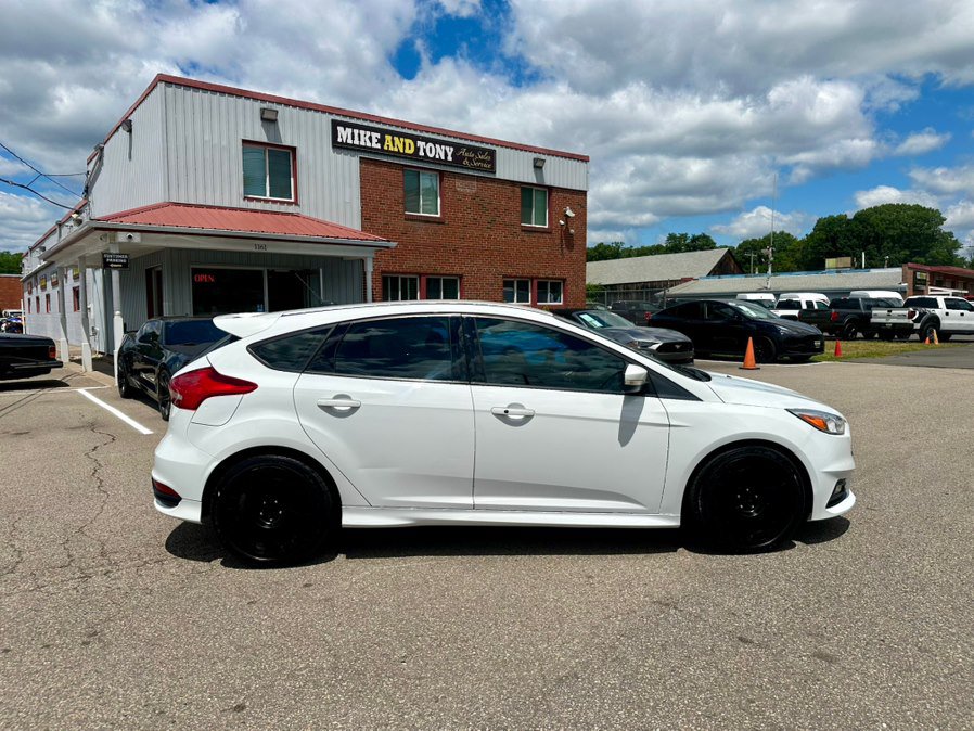 Used 2018 Ford Focus ST FWD image 5