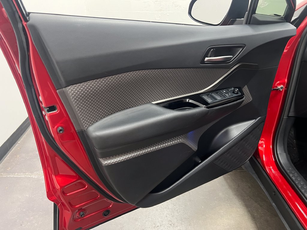 Used 2022 Toyota C-HR Limited FWD image 11