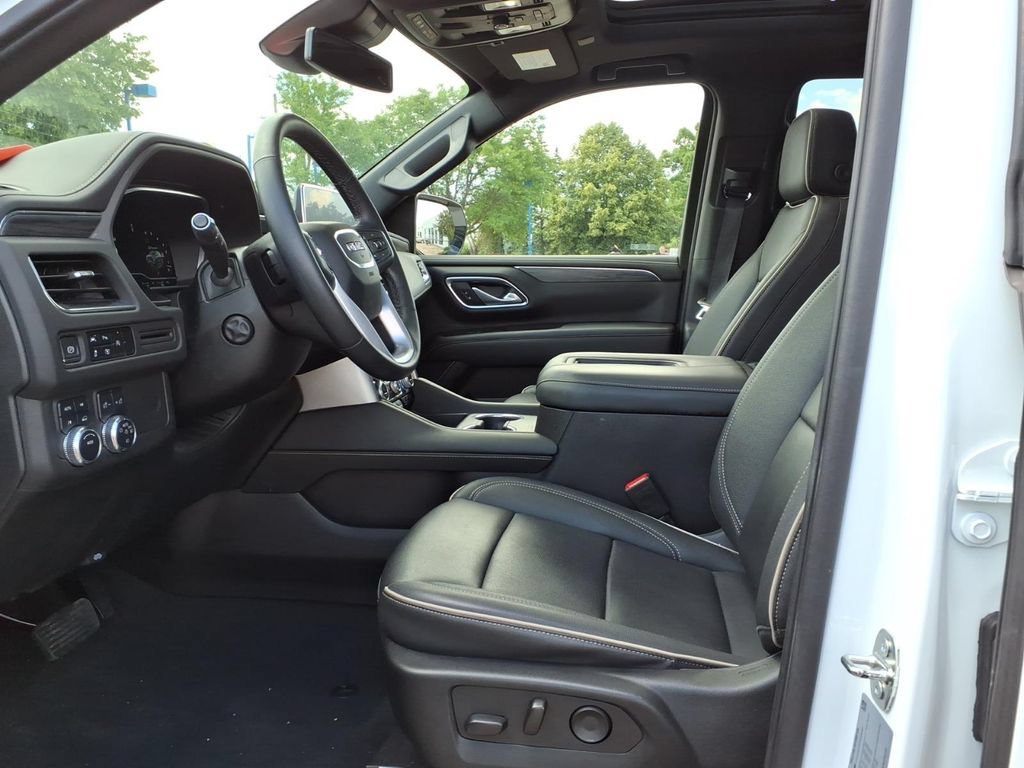 Certified 2023 GMC Yukon SLT w/ SLT Premium Package AWD/4WD image 14