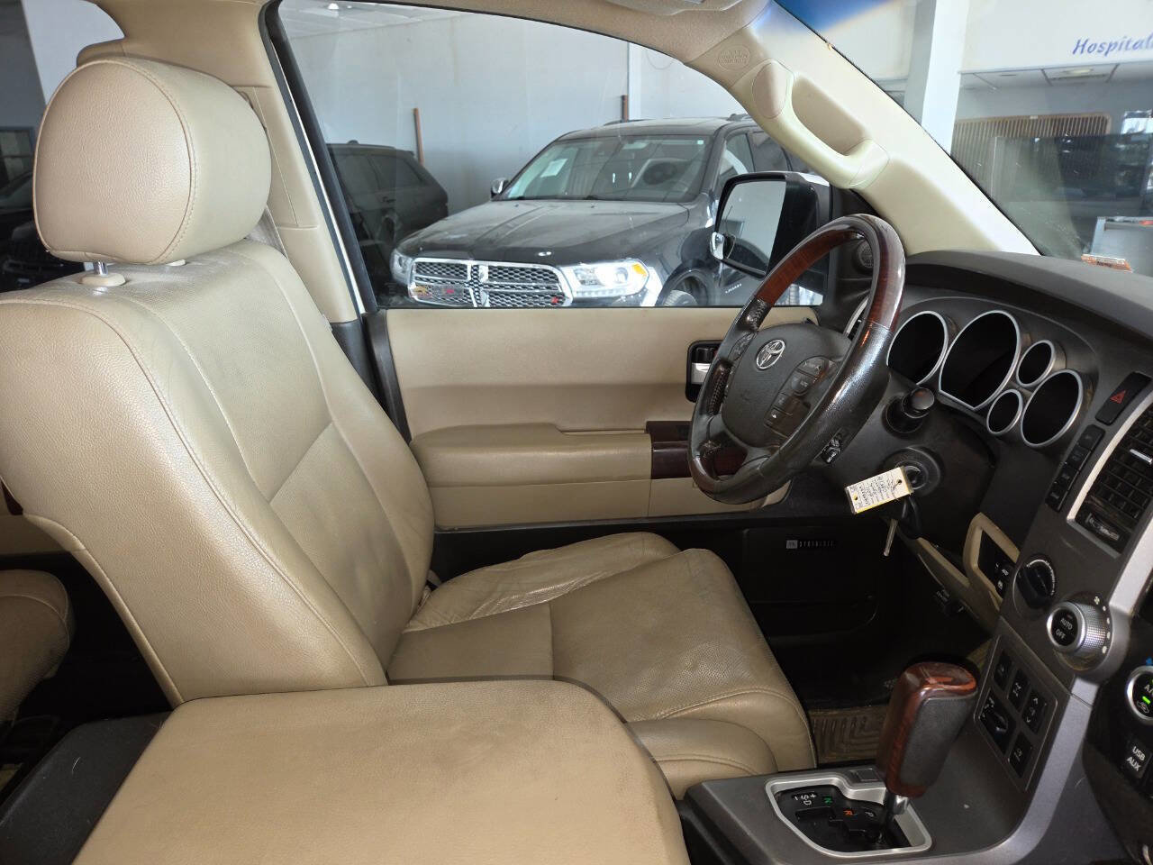 Used 2011 Toyota Sequoia Platinum AWD/4WD image 33