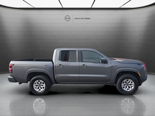 Used 2024 Nissan Frontier SV image 3