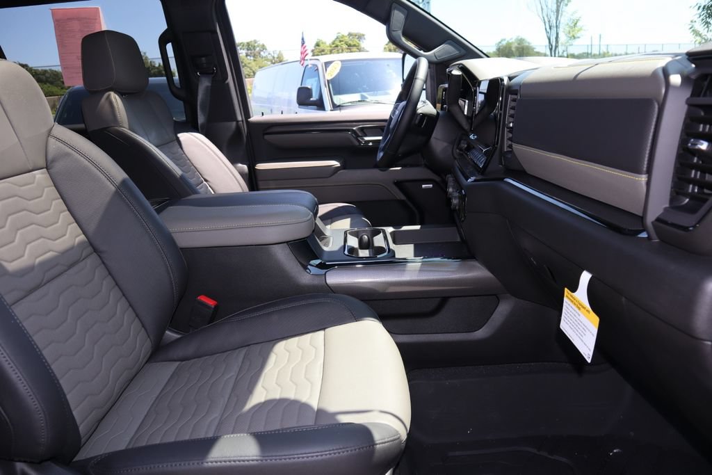 Used 2024 Chevrolet Silverado 2500 ZR2 w/ Technology Package AWD/4WD image 41