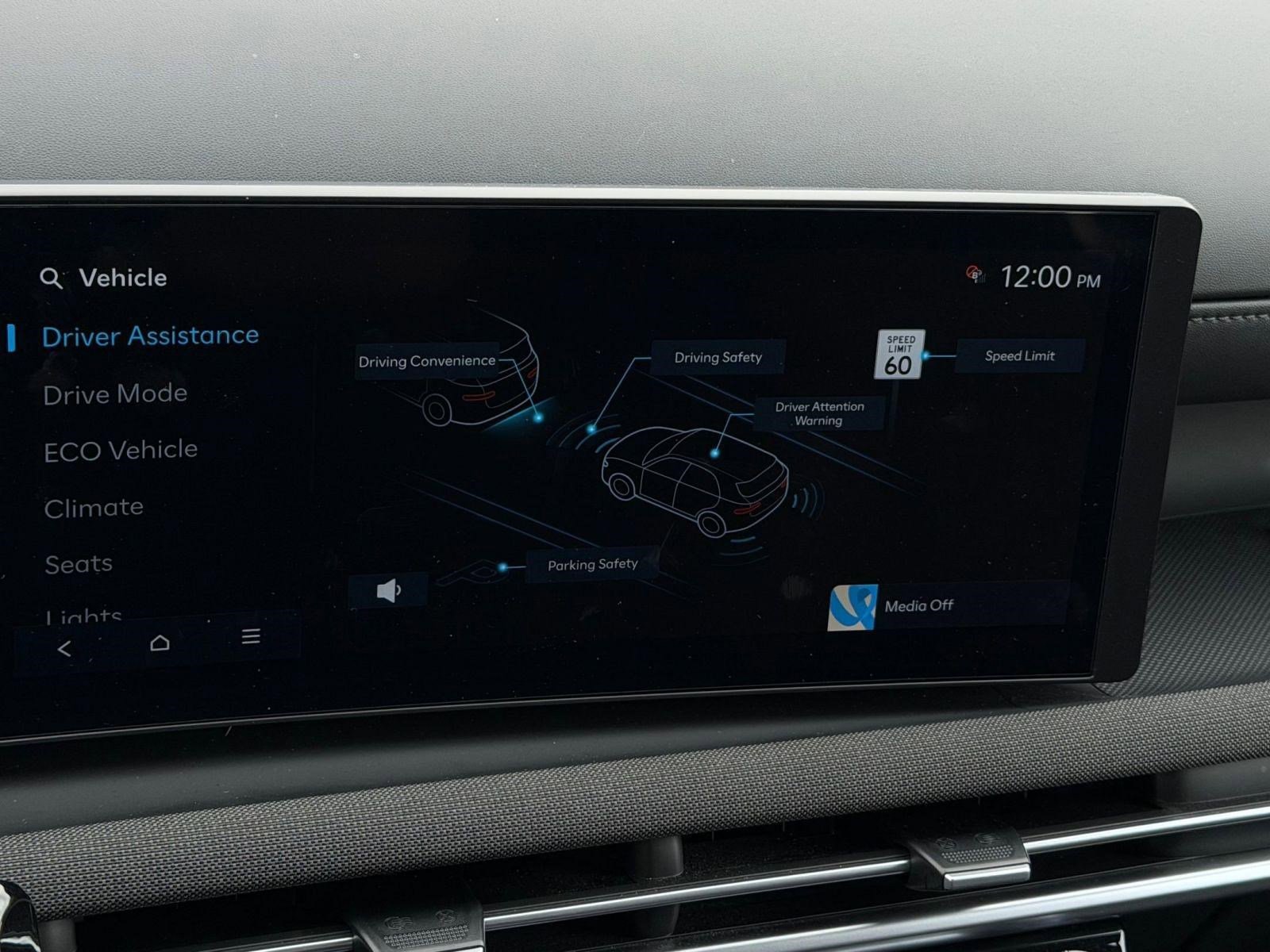 Used 2025 Hyundai Tucson Limited image 38