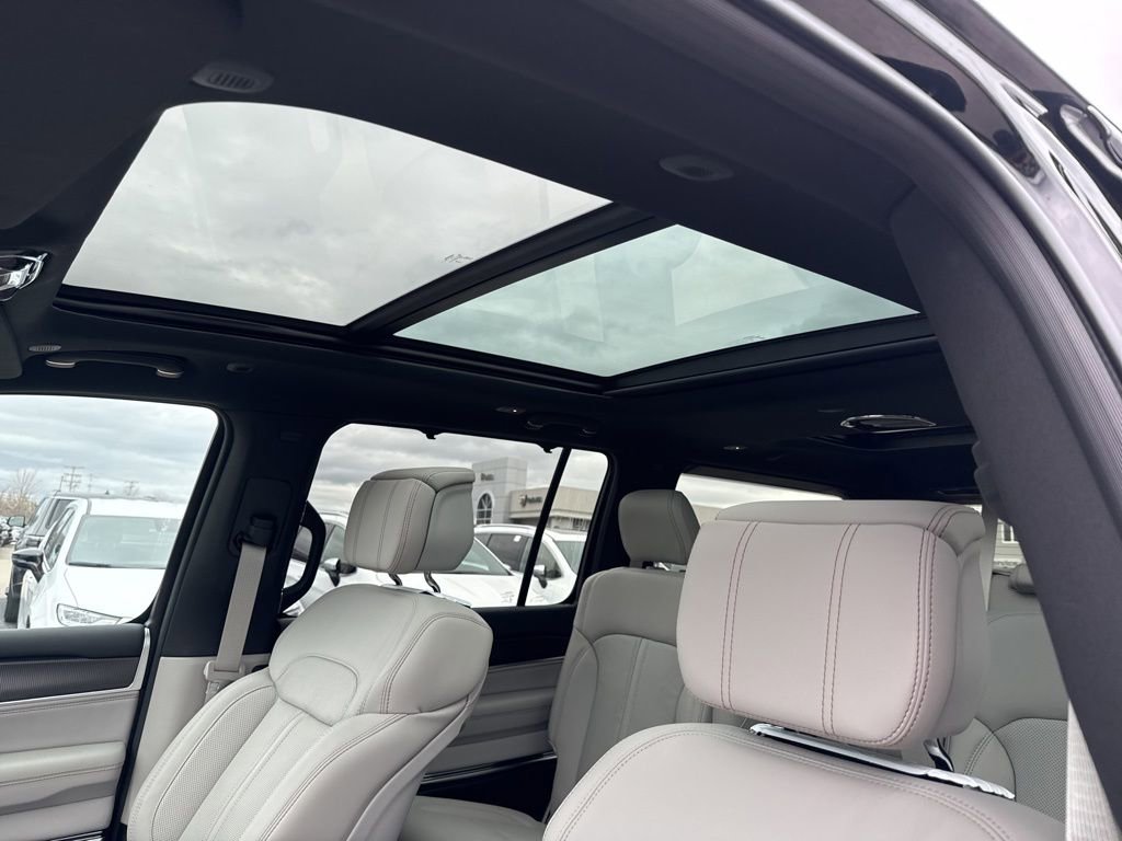 New 2026 Jeep Grand Wagoneer Summit image 18