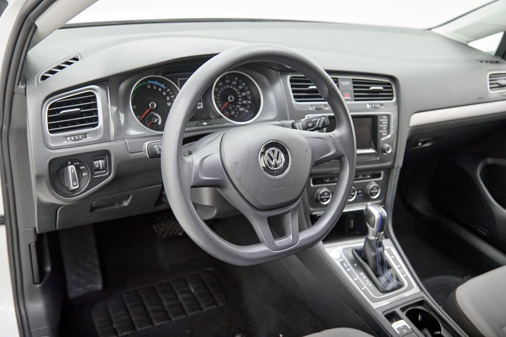 Used 2015 Volkswagen e-Golf Limited Edition image 15