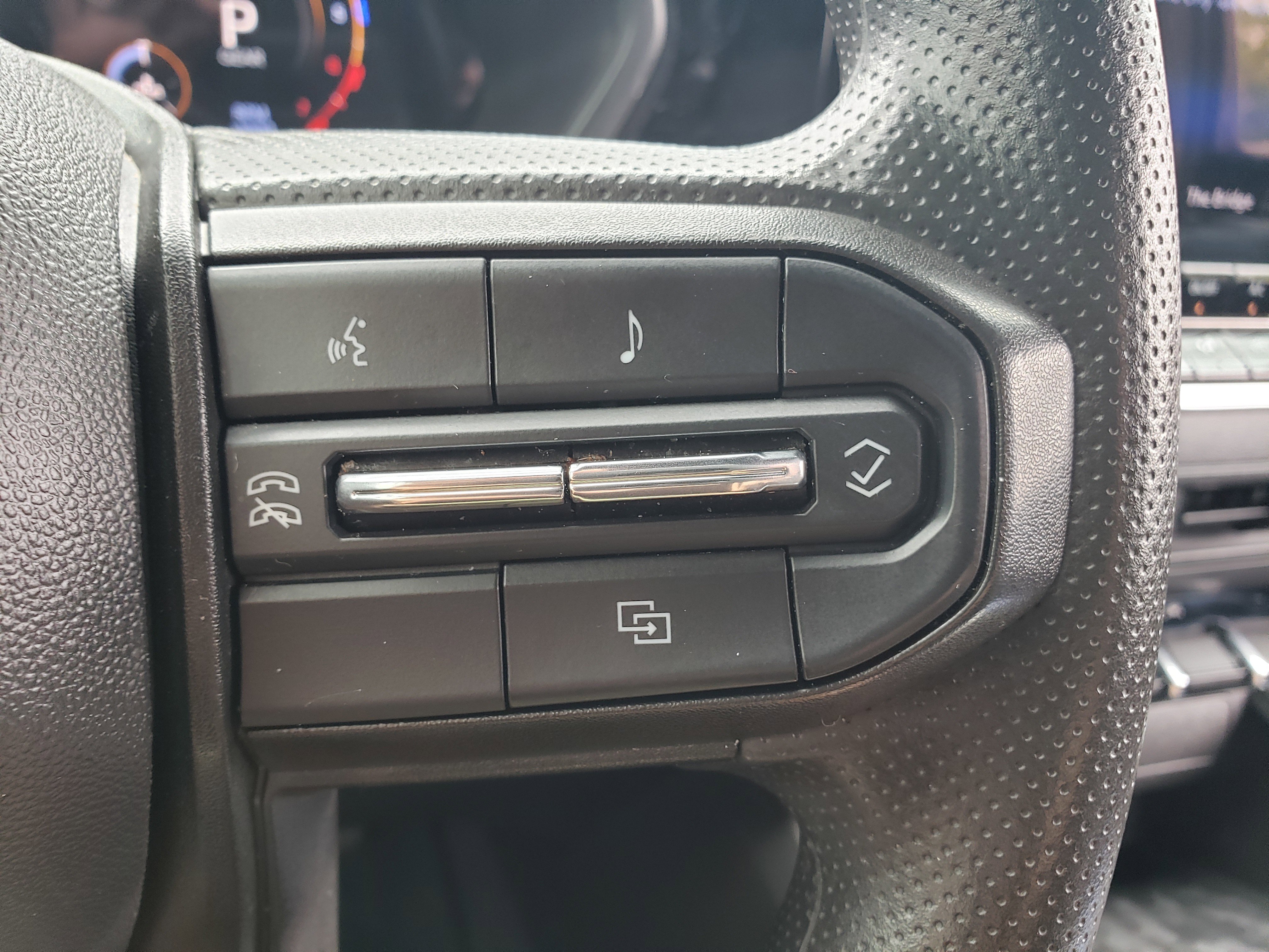 Used 2024 Chevrolet Colorado Trail Boss w/ Technology Package AWD/4WD image 14