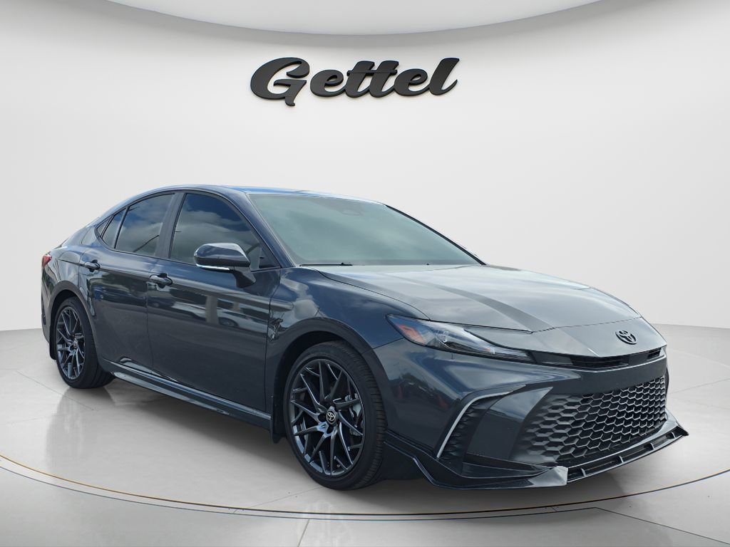Used 2025 Toyota Camry SE image 2