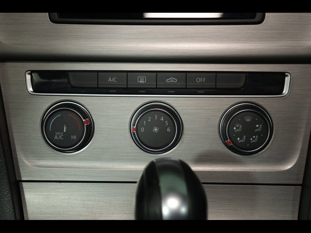 Used 2015 Volkswagen Golf S image 20