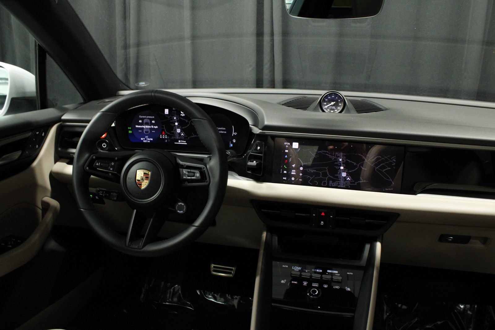 Certified 2025 Porsche Macan Electric RWD image 10