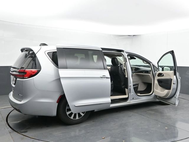 Used 2023 Chrysler Pacifica Limited FWD image 62