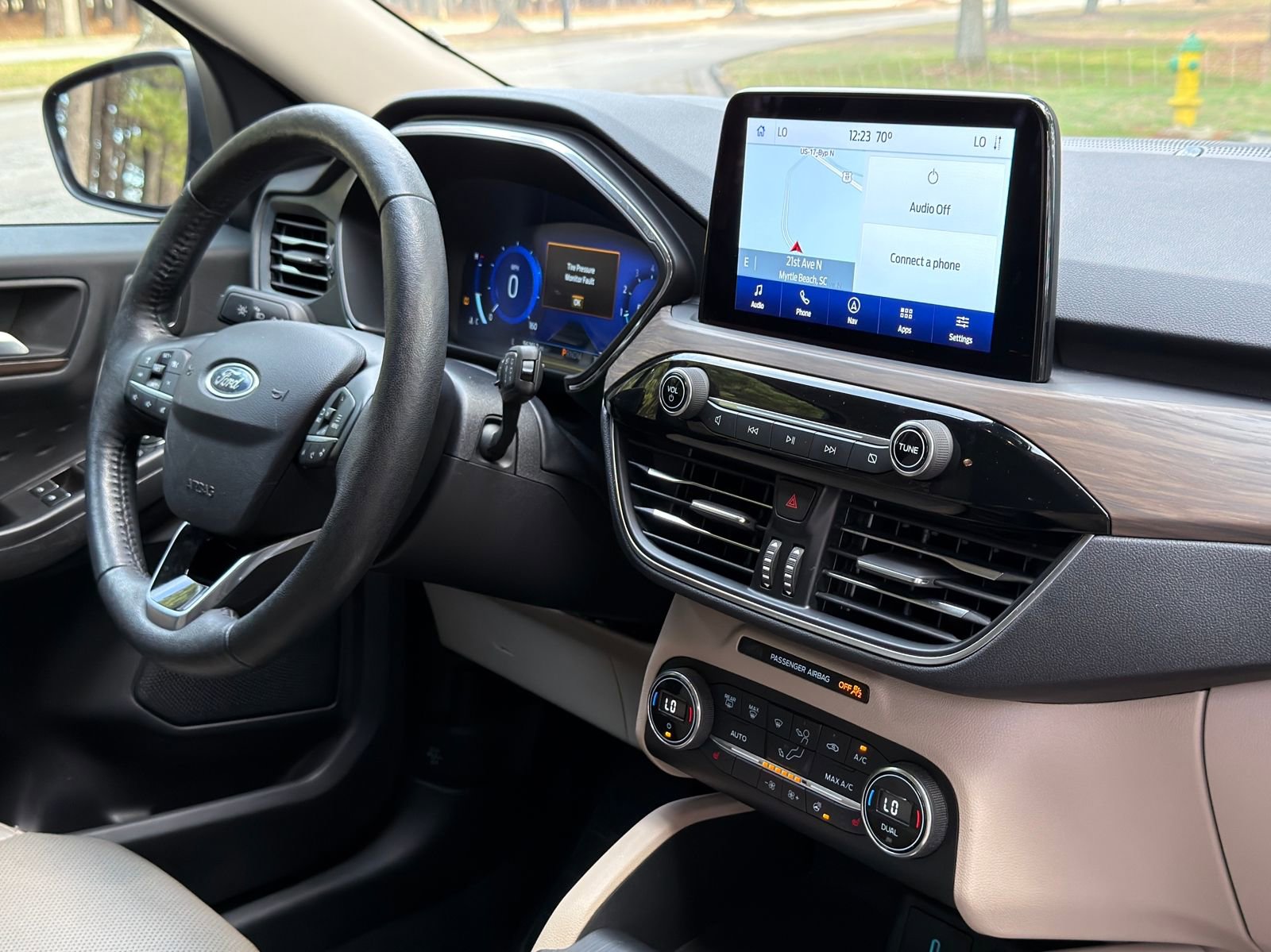 Used 2020 Ford Escape Titanium image 19