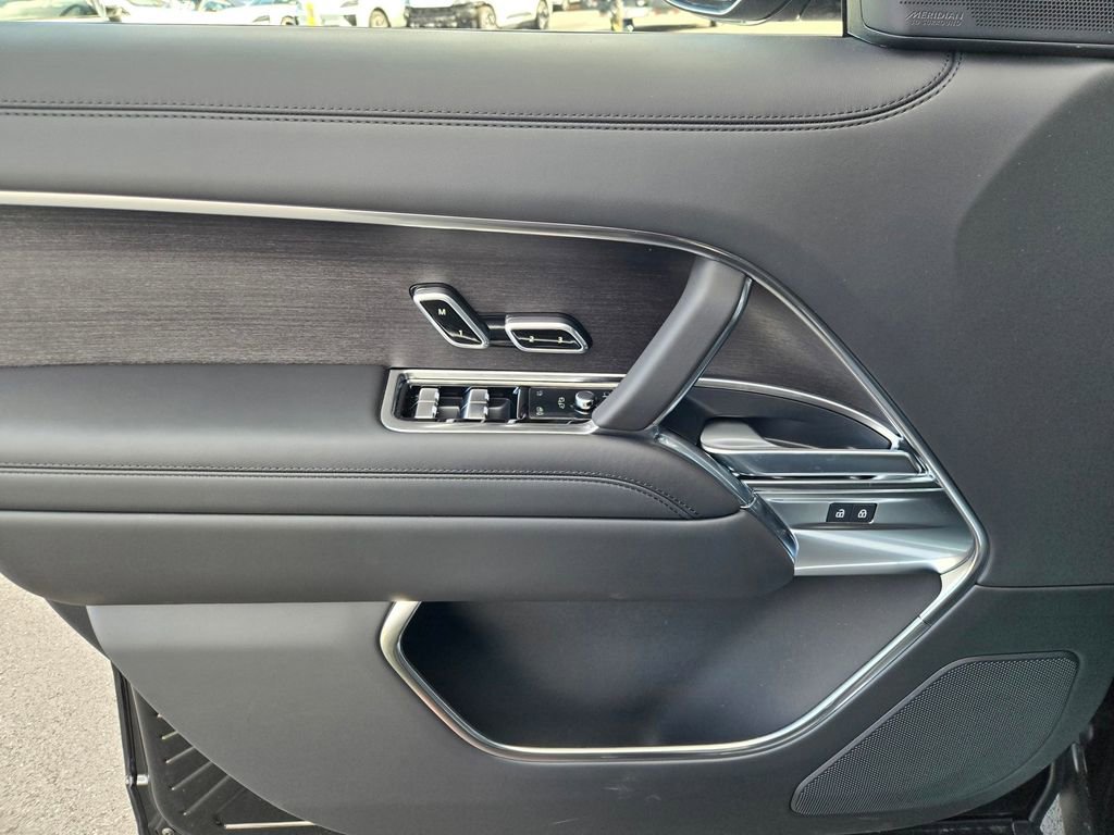 New 2026 Land Rover Range Rover SE image 11