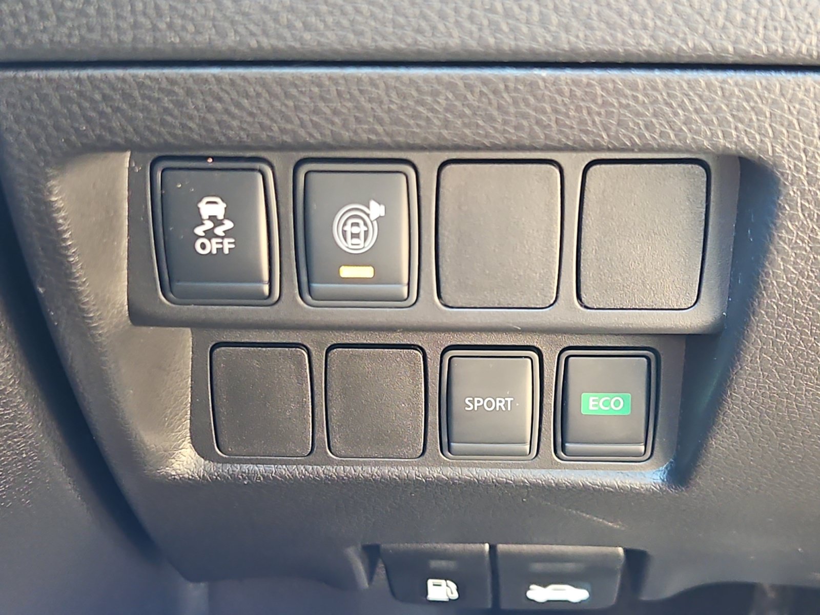 Used 2017 Nissan Rogue SV FWD image 25