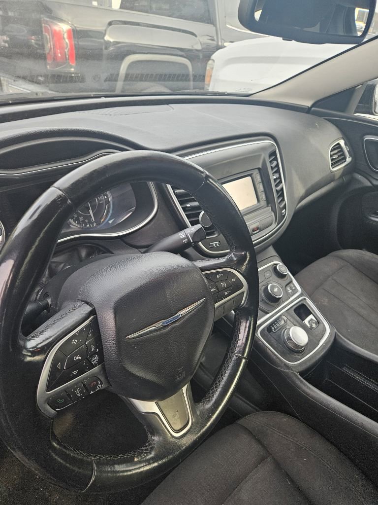 Used 2015 Chrysler 200 Limited image 5
