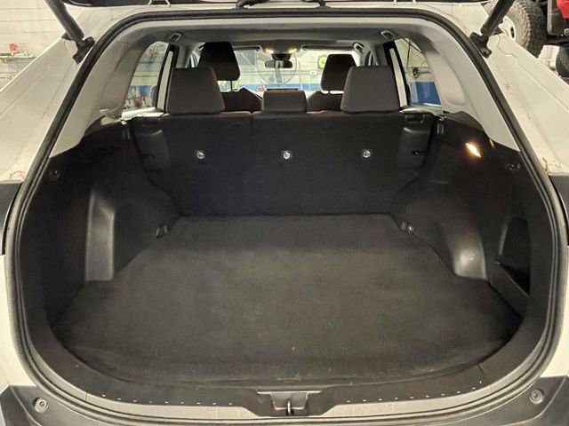 Used 2019 Toyota RAV4 XLE w/ Convenience Package FWD image 11