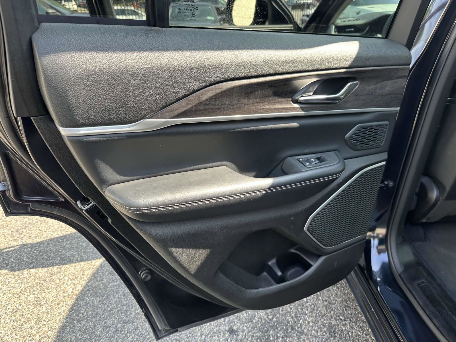 Used 2024 Jeep Grand Cherokee Limited 4xe image 17