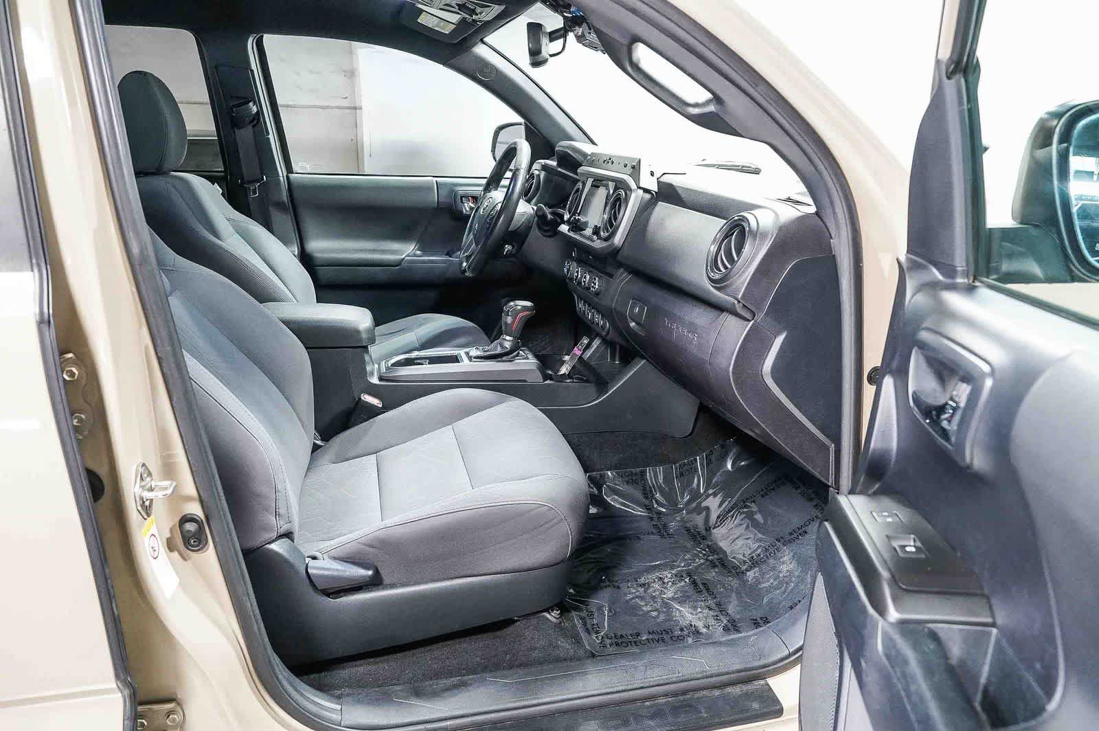 Used 2019 Toyota Tacoma TRD Off-Road w/ Technology Package AWD/4WD image 16