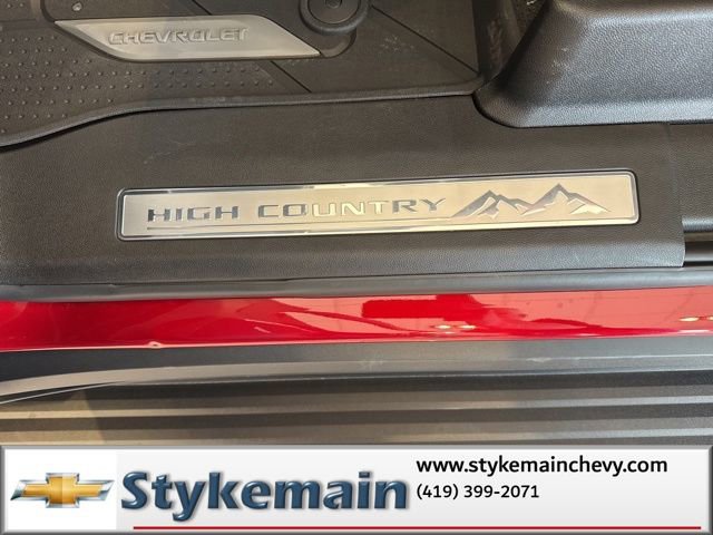 New 2026 Chevrolet Suburban High Country image 34