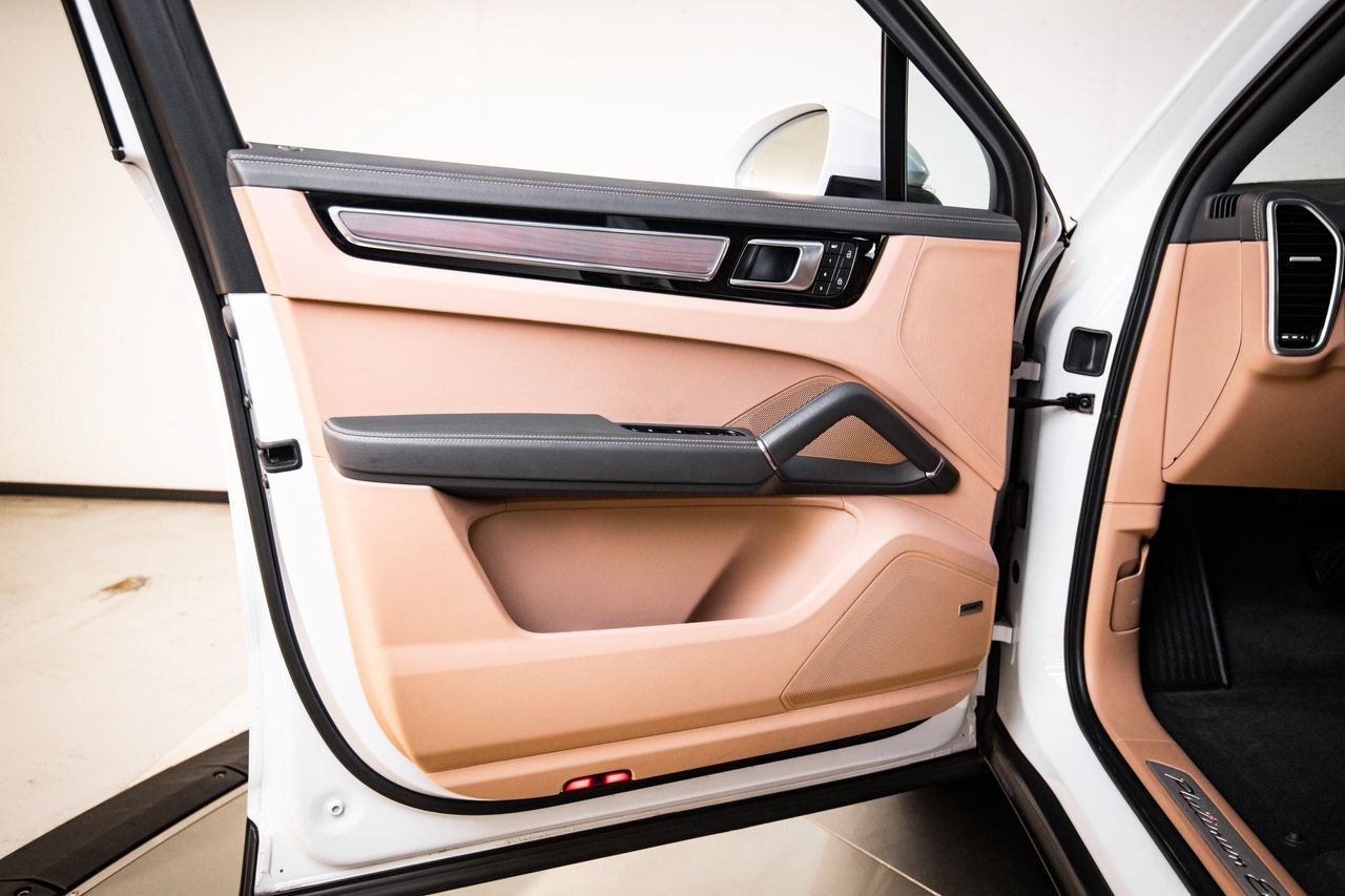 Certified 2023 Porsche Cayenne Platinum Edition AWD/4WD image 23
